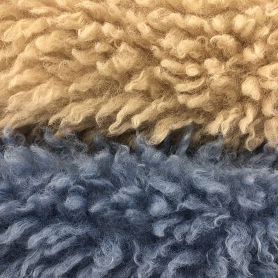 Material da fachada 100% Poliéster Pile longo Tecido de pele falsa para roupas aconchegantes e elegantes