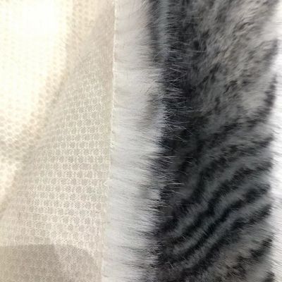 Material de frente 100% poliéster Tecidos de pele falsa para vestuário de inverno em várias densidades