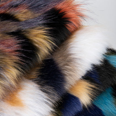 Tecido de pele artificial Jacquard multicolorido para roupas de beleza sexy e vestuário de inverno