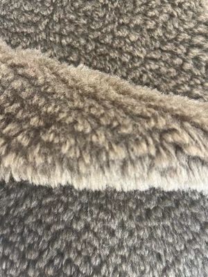 Tecido de Teddy Sherpa de pele falsa de pelúcia artificial suave com material de frente 100% poliéster